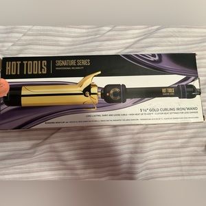Hot Tools New in Box Signature 1 1/2 inch curling iron
